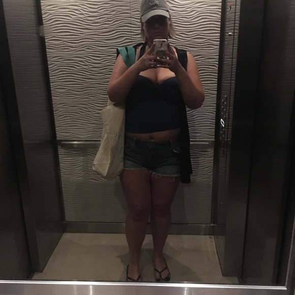 Meet your Posher, Laura - Picture 5 of 7